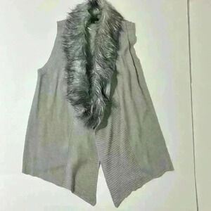 Signature studio gray vest with removable faux fur collar